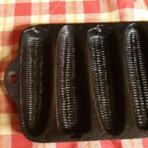 Cast iron cracklin' corn stick pan novelty treat Seasoned